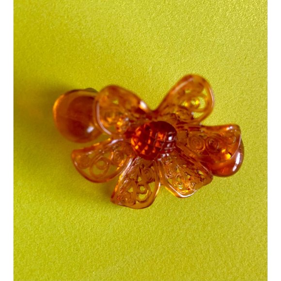 Delicate Vintage Celluloid 1940s Flower Brooch - Picture 2 of 5